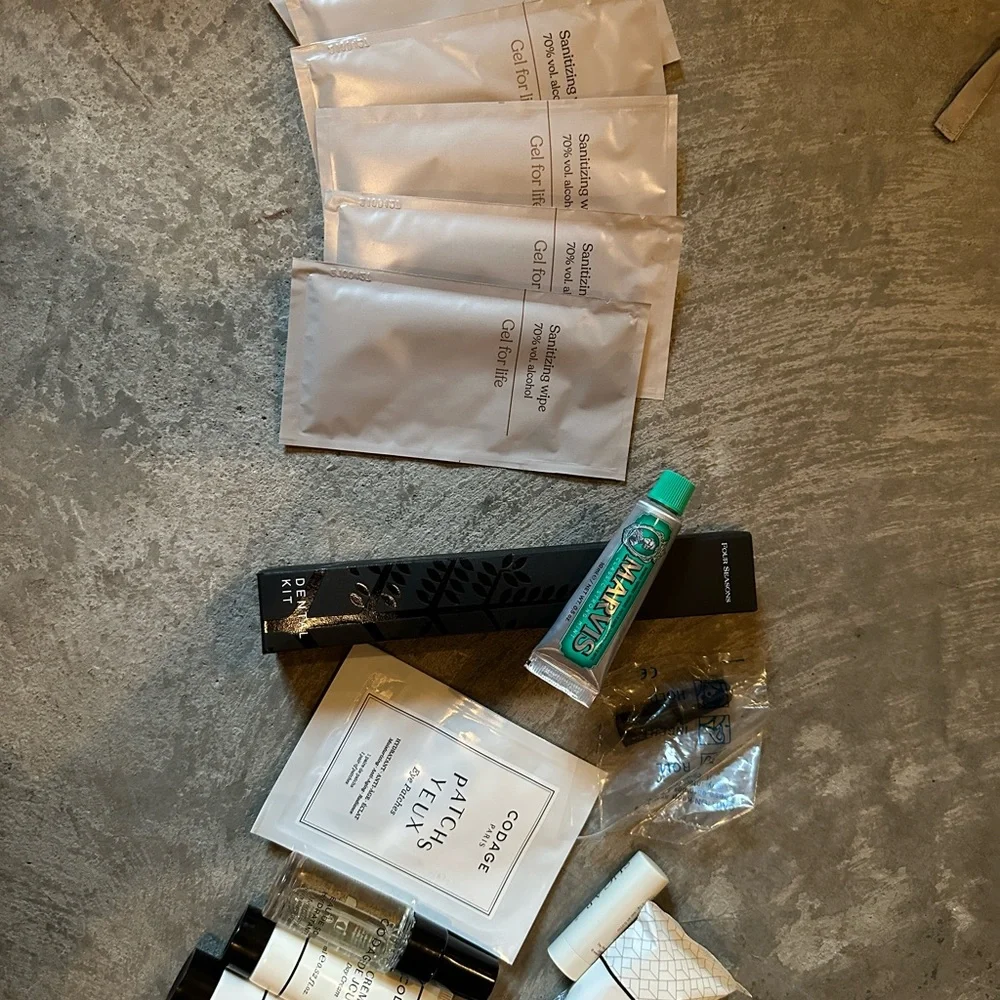 Exclusive Four seasons private jet experience duffel and toiletry kit.  BNWT